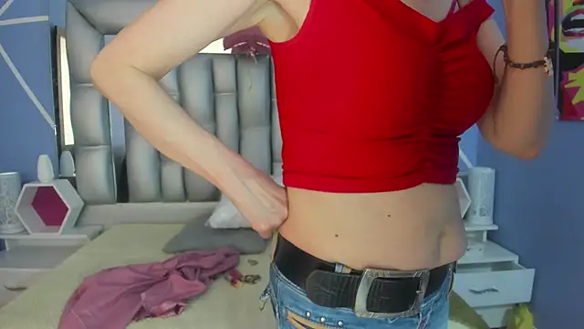 Snapshot of sophia_ny chatting on 11/21/25, 01:43 sophia ny online show from 11/21/25, 01:43