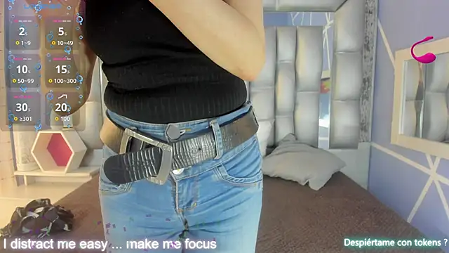 Snapshot of sophia_ny chatting on 12/15/25, 02:10 sophia ny online show from 12/15/25, 02:10