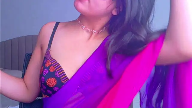 Snapshot of Aashika-Kaur chatting on 09/09/25, 04:45 Aashika-Kaur online show from 09/09/25, 04:45