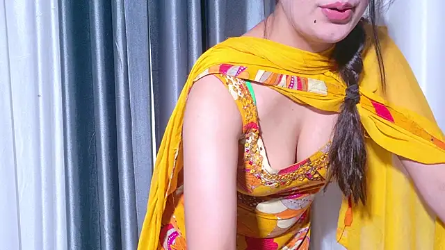 Snapshot of Aashika-Kaur chatting on 04/27/26, 04:21 Aashika-Kaur online show from 04/27/26, 04:21