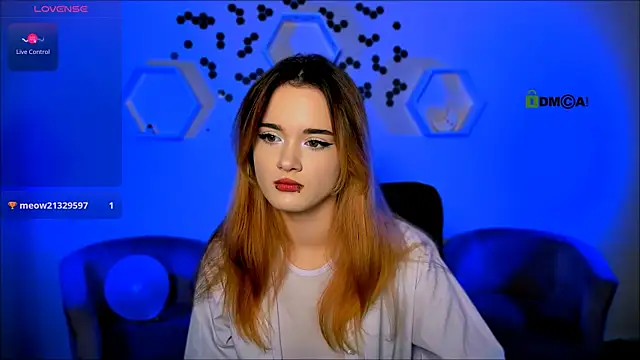 liana kisses online show from 11/19/25, 08:42