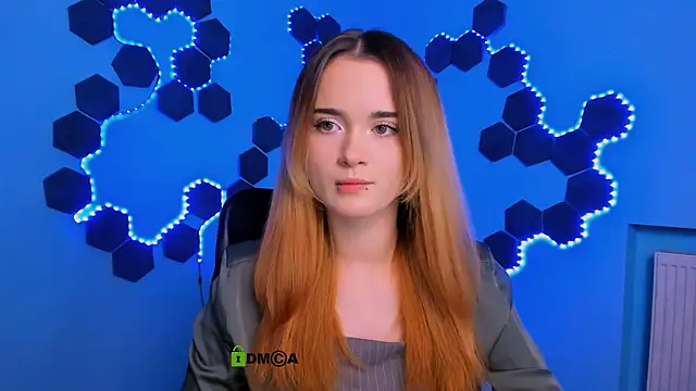 liana kisses online show from 11/30/25, 08:13