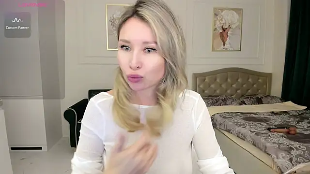 Snapshot of Jolie_Ozolla chatting on 10/06/25, 03:53 Jolie Ozolla online show from 10/06/25, 03:53