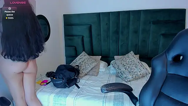 Snapshot of BarbaraKnox_ chatting on 01/14/26, 12:38 BarbaraKnox online show from 01/14/26, 12:38