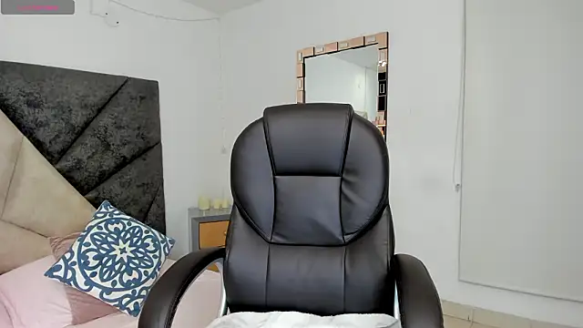 Snapshot of BarbaraKnox_ chatting on 02/12/26, 11:22 BarbaraKnox online show from 02/12/26, 11:22