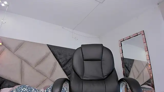 BarbaraKnox  online show from 06/20/26, 06:22