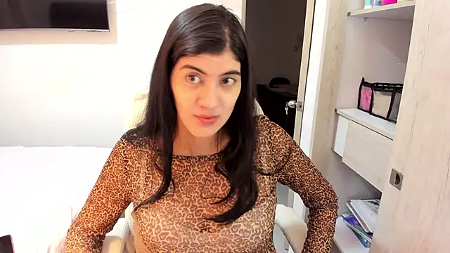 misstoya online show from 11/10/25, 10:31