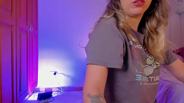 martinaaricci online show from 10/30/25, 01:01