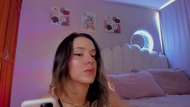 martinaaricci online show from 11/17/25, 02:34