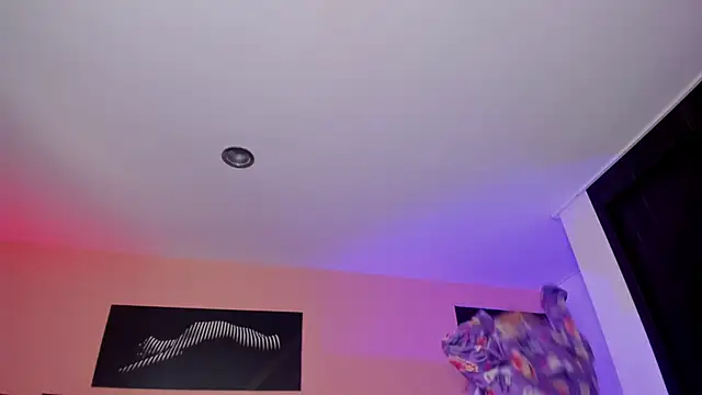 Snapshot of ChloeConnorr chatting on 03/19/25, 08:12 ChloeConnorr online show from 03/19/25, 08:12