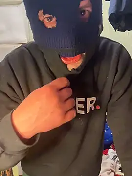 Snapshot of Ariel_Ari chatting on 02/27/25, 10:31 Ariel Ari online show from 02/27/25, 10:31