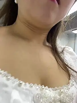 Efangfang online show from 03/04/25, 06:15