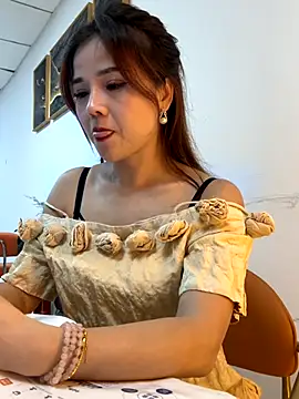 Efangfang online show from 12/04/25, 11:08