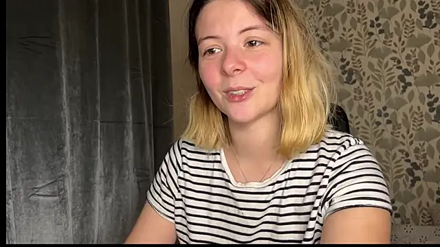 Snapshot of Nina_blain chatting on 01/06/25, 10:46 Nina blain online show from 01/06/25, 10:46