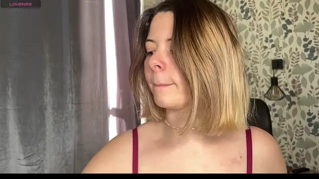 Snapshot of Nina_blain chatting on 03/20/25, 07:58 Nina blain online show from 03/20/25, 07:58