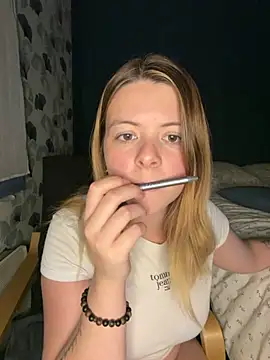 Snapshot of Nina_blain chatting on 11/27/25, 01:02 Nina blain online show from 11/27/25, 01:02