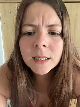 Snapshot of Nina_blain chatting on 05/05/26, 10:34 Nina blain online show from 05/05/26, 10:34