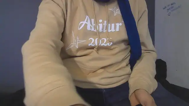 Snapshot of HornyBoy__2004 chatting on 12/17/25, 07:47 HornyBoy 2004 online show from 12/17/25, 07:47