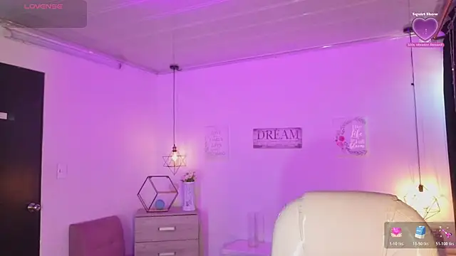 Snapshot of Violeta_dss chatting on 12/15/25, 01:15 Violeta dss online show from 12/15/25, 01:15