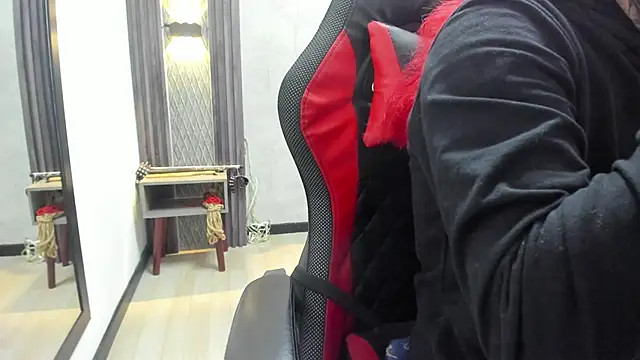 selene red  online show from 06/22/26, 12:56