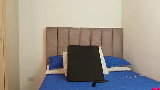 karina lewis  online show from 03/05/25, 04:13