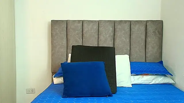 karina lewis  online show from 11/05/25, 03:50