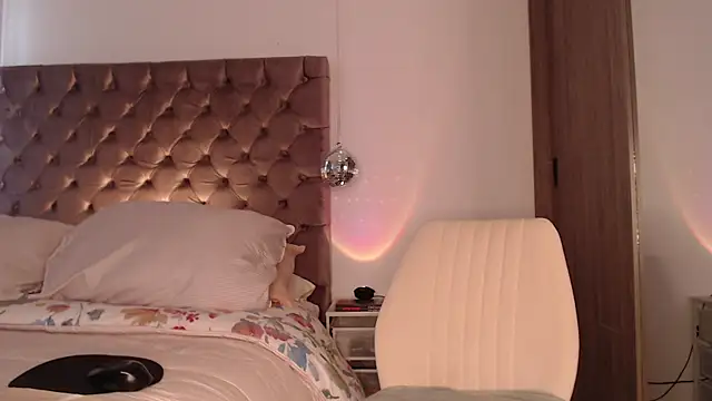 Snapshot of Roussmariehenao chatting on 03/29/26, 01:38 Roussmariehenao online show from 03/29/26, 01:38