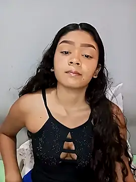 Snapshot of heleny901 chatting on 09/11/25, 10:32 heleny901 online show from 09/11/25, 10:32