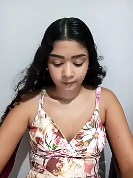 Snapshot of heleny901 chatting on 11/21/25, 08:40 heleny901 online show from 11/21/25, 08:40