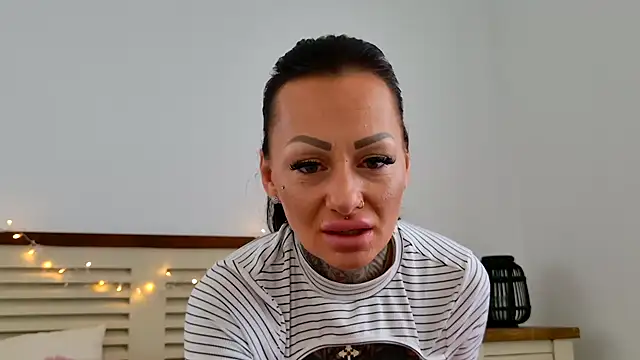 Mia-Roux online show from 01/17/26, 08:41