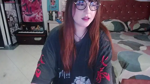 Snapshot of Avril2001 chatting on 10/08/25, 01:47 Avril2001 online show from 10/08/25, 01:47
