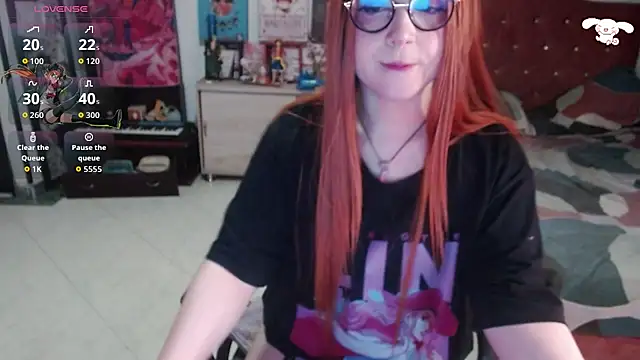 Snapshot of Avril2001 chatting on 10/12/25, 02:43 Avril2001 online show from 10/12/25, 02:43