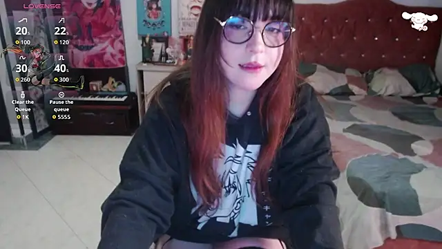 Snapshot of Avril2001 chatting on 10/16/25, 01:06 Avril2001 online show from 10/16/25, 01:06