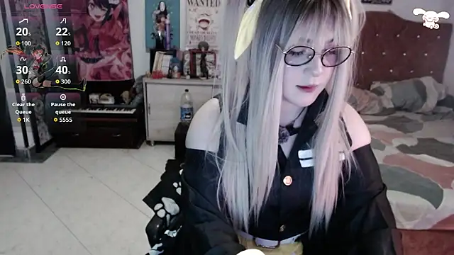 Snapshot of Avril2001 chatting on 03/18/26, 05:43 Avril2001 online show from 03/18/26, 05:43