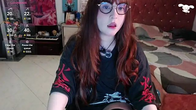 Snapshot of Avril2001 chatting on 04/09/26, 02:33 Avril2001 online show from 04/09/26, 02:33