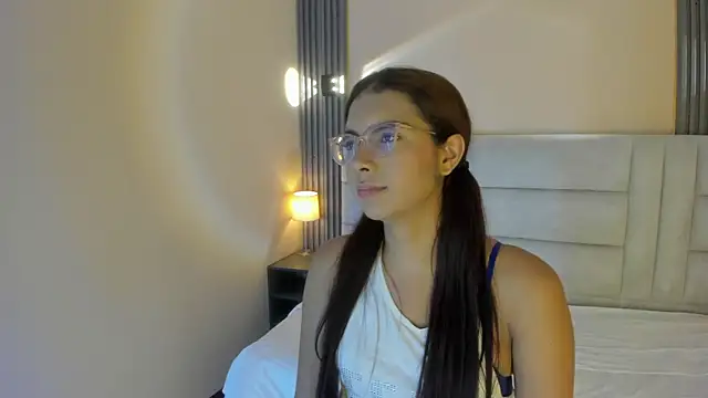 sara saenz99 online show from 10/19/25, 07:58