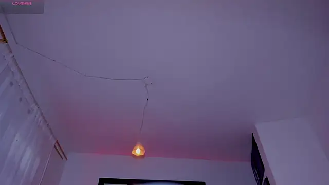 Snapshot of Scarlett_811 chatting on 12/20/25, 07:26 Scarlett 811 online show from 12/20/25, 07:26