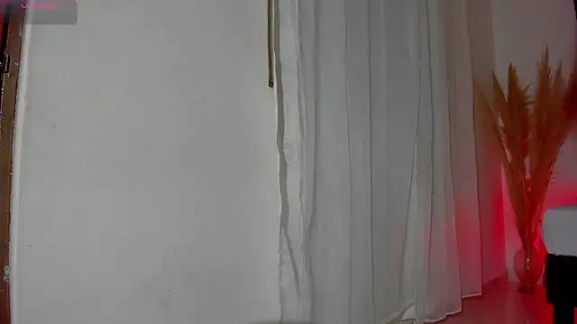 Snapshot of Scarlett_811 chatting on 12/20/25, 08:16 Scarlett 811 online show from 12/20/25, 08:16