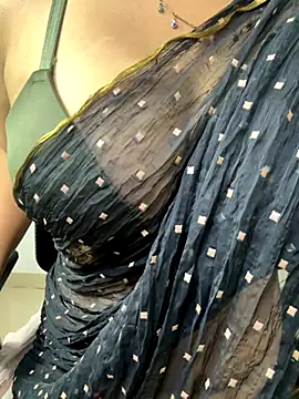 Snapshot of VR_here_4U chatting on 09/21/25, 04:19 VR here 4U online show from 09/21/25, 04:19