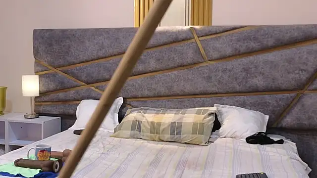 Julia Gomes online show from 02/10/25, 10:30