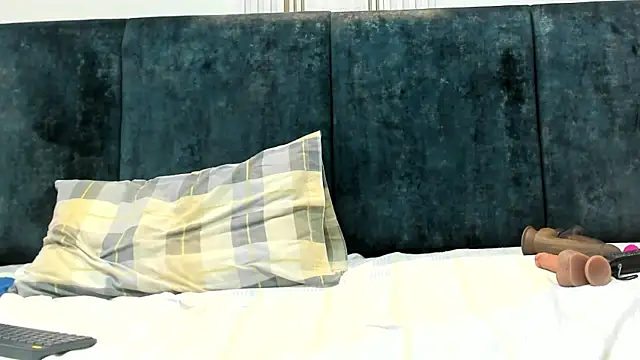 Julia Gomes online show from 03/08/25, 01:47