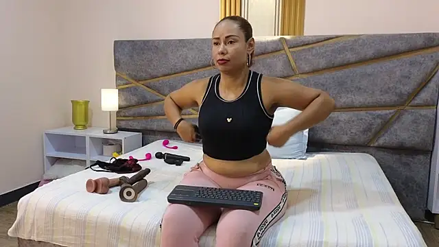 Julia Gomes online show from 03/17/25, 07:26