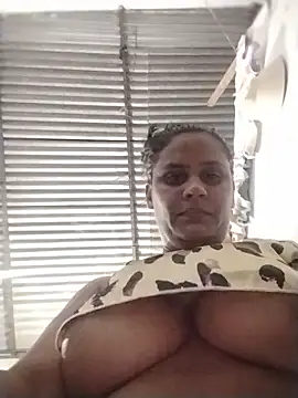Snapshot of Andreita_95 chatting on 07/14/26, 11:43 Andreita 95 online show from 07/14/26, 11:43