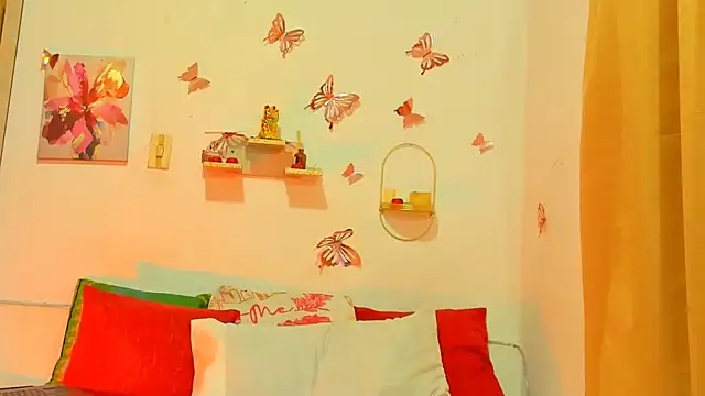 Snapshot of AnahiSmitth chatting on 12/20/25, 12:29 AnahiSmitth online show from 12/20/25, 12:29