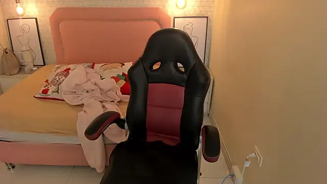 Kittytimberlake online show from 12/04/25, 12:36