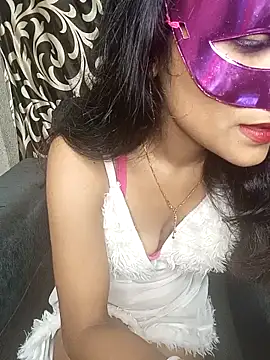 Snapshot of REVA_DARLING chatting on 05/27/26, 05:59 REVA DARLING online show from 05/27/26, 05:59