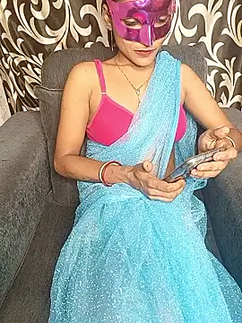 Snapshot of REVA_DARLING chatting on 06/03/26, 07:00 REVA DARLING online show from 06/03/26, 07:00