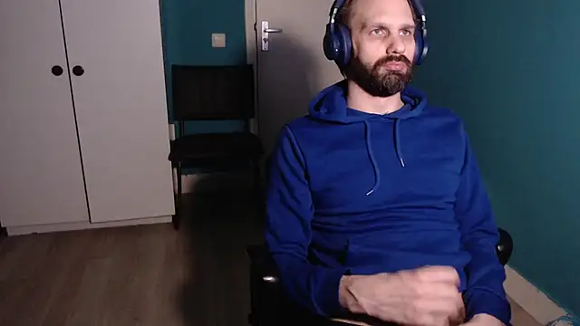 Snapshot of DreamyVibes chatting on 03/06/25, 11:42 DreamyVibes online show from 03/06/25, 11:42