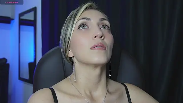 Snapshot of anny_sweet72 chatting on 04/20/26, 11:57 anny sweet72 online show from 04/20/26, 11:57