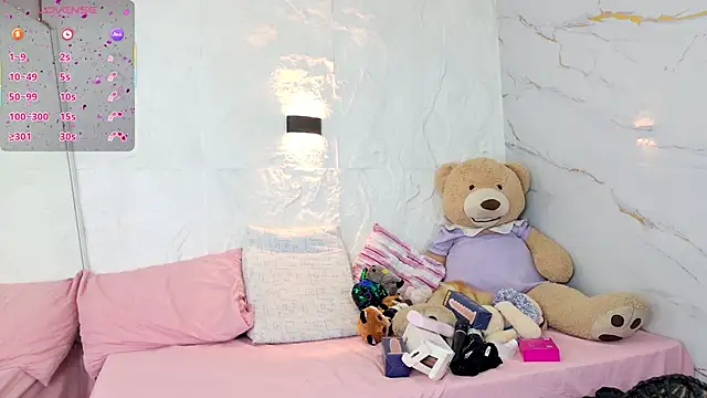 zorravioletta1 online show from 12/16/25, 11:37